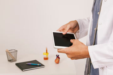 How Pharmacies Differentiate Digital Platforms Through Curated Offerings