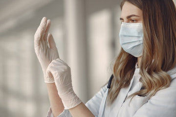 How Disposable Vinyl Gloves Are Used in Healthcare Settings