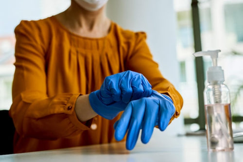 Why Nitrile Gloves Are Crucial for Medical and Household Use