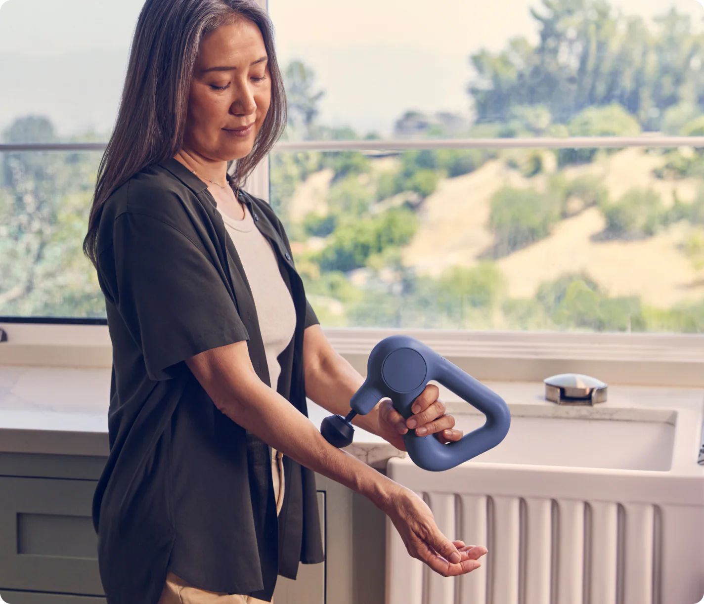 Theragun Relief (Navy) Percussion Massage Gun by Therabody