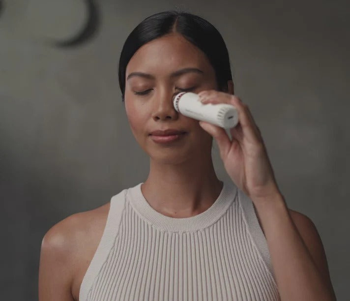 TheraFace Depuffing Wand by Therabody (White) - Clinically Proven Portable Facial Depuffing