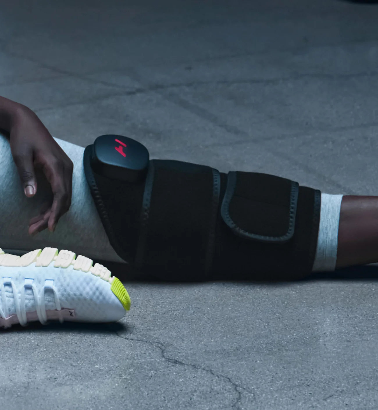 Hyperice Venom 2 Leg Heat & Vibration Recovery Wrap