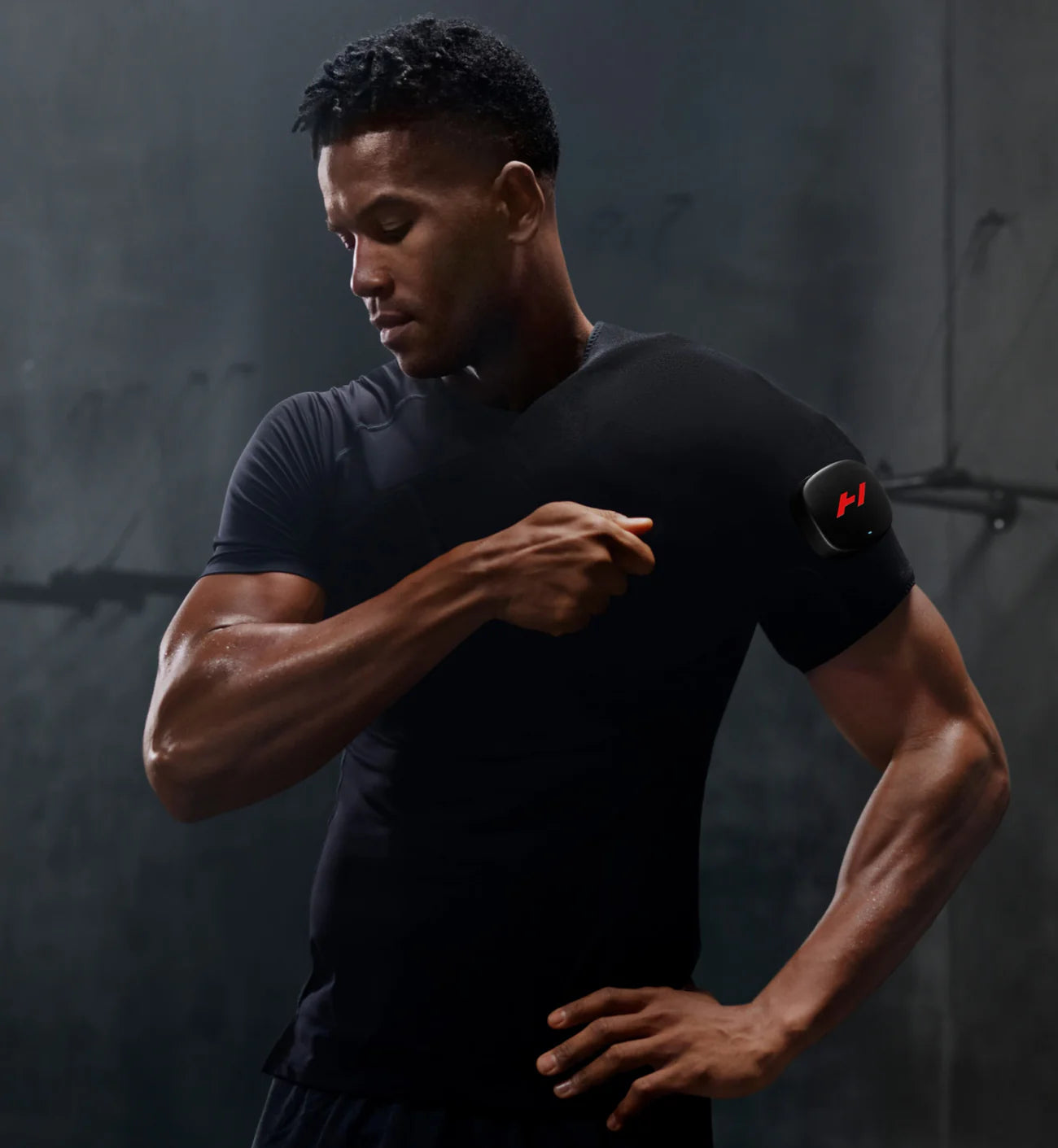 Hyperice Venom 2 Shoulder Heat & Vibration Recovery Wrap